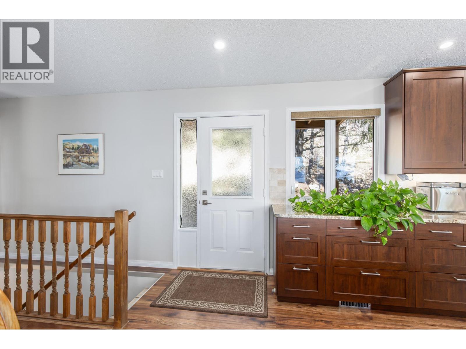6333 Forest Hill Drive, Peachland, British Columbia  V0H 1X8 - Photo 5 - 10397508