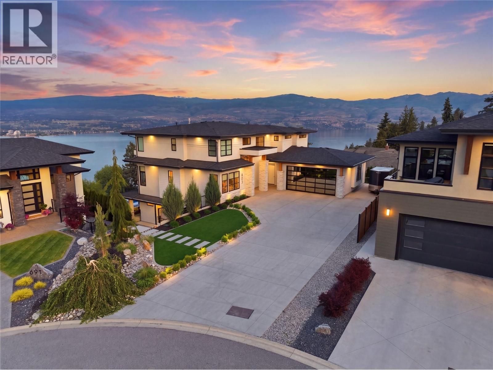 695 Lake Court, West Kelowna, British Columbia  V1Z 0A3 - Photo 2 - 10397731