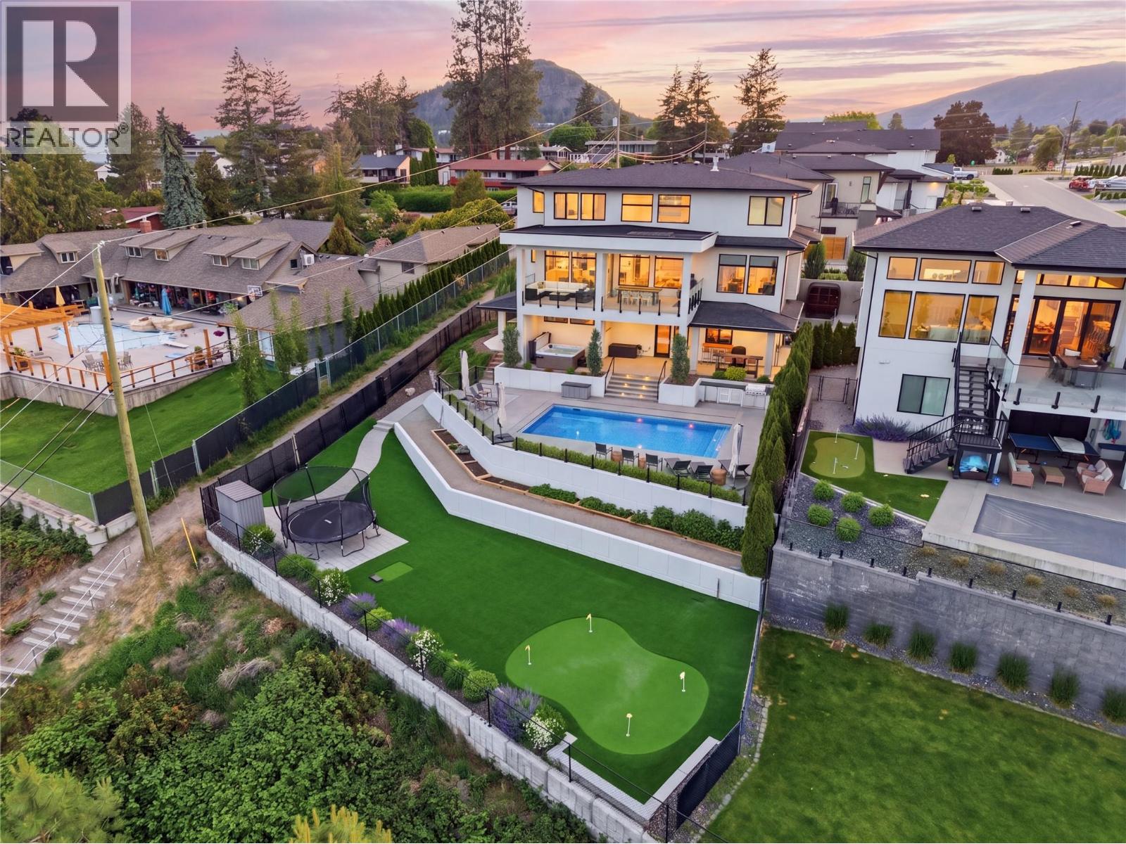 695 Lake Court, West Kelowna, British Columbia  V1Z 0A3 - Photo 3 - 10397731