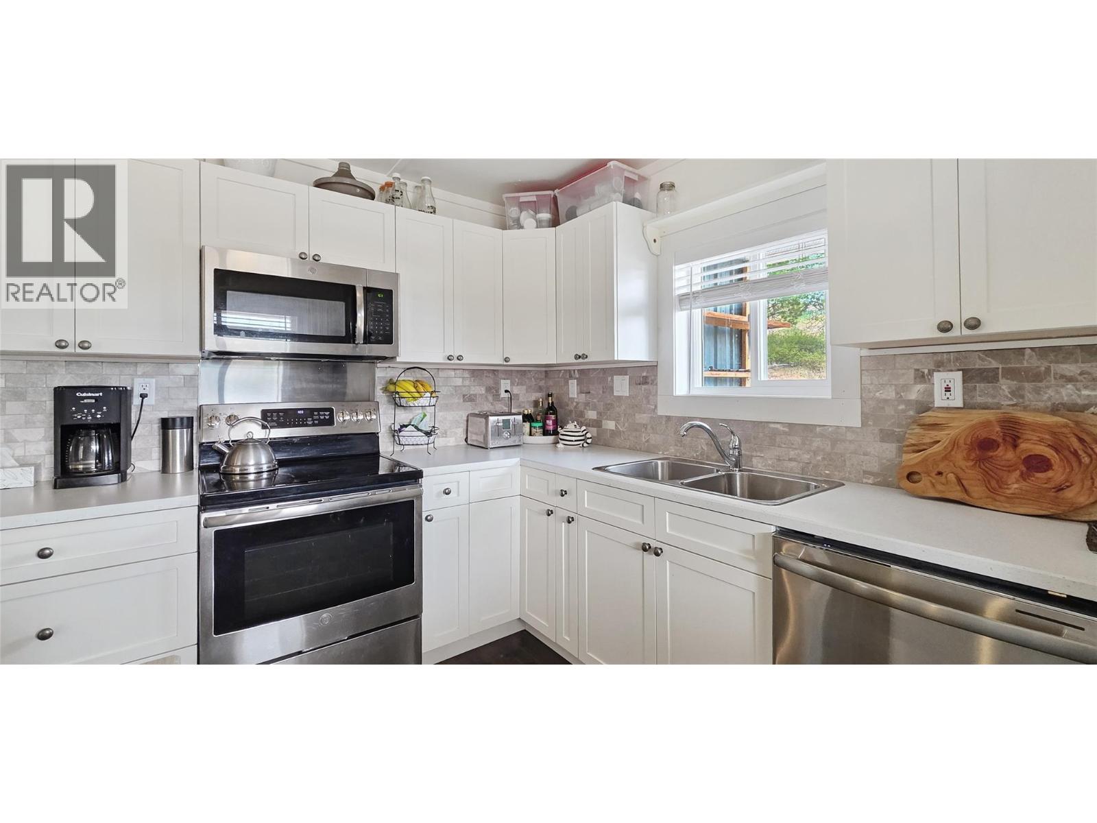 5335 Canyon Road, Rock Creek, British Columbia  V0H 1Y0 - Photo 15 - 10398392