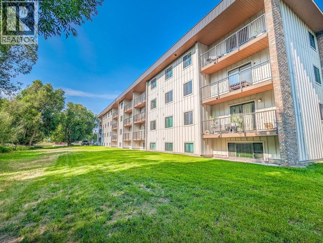 606 18th Avenue N Unit# 403, Cranbrook, British Columbia  V1C 5M1 - Photo 1 - 10398132