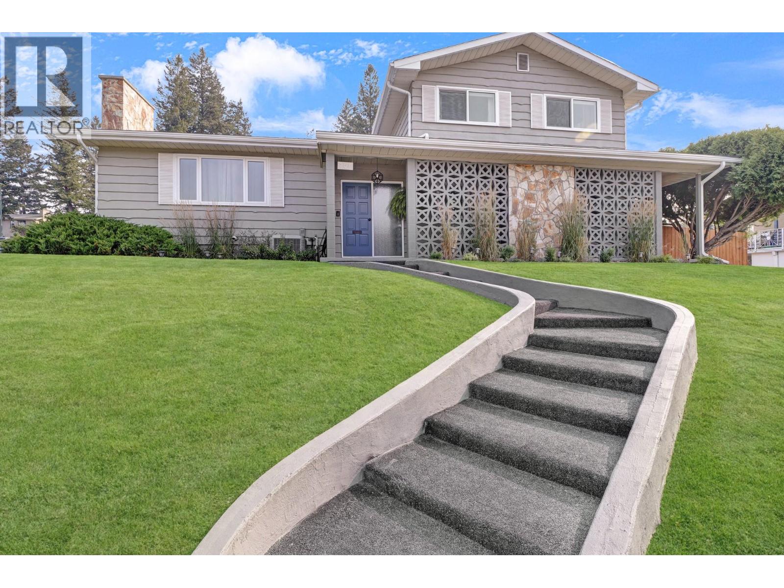 701 17th Avenue S, Cranbrook, British Columbia  V1C 3B6 - Photo 1 - 10398105