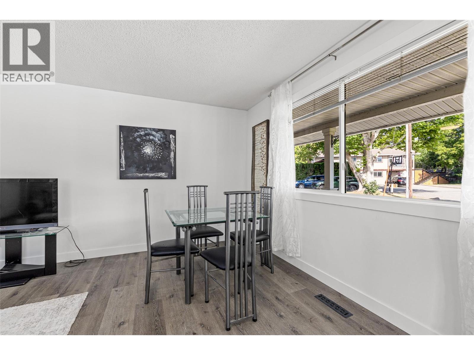 654 Armour Crescent, Kelowna, British Columbia  V1W 1A5 - Photo 11 - 10398179
