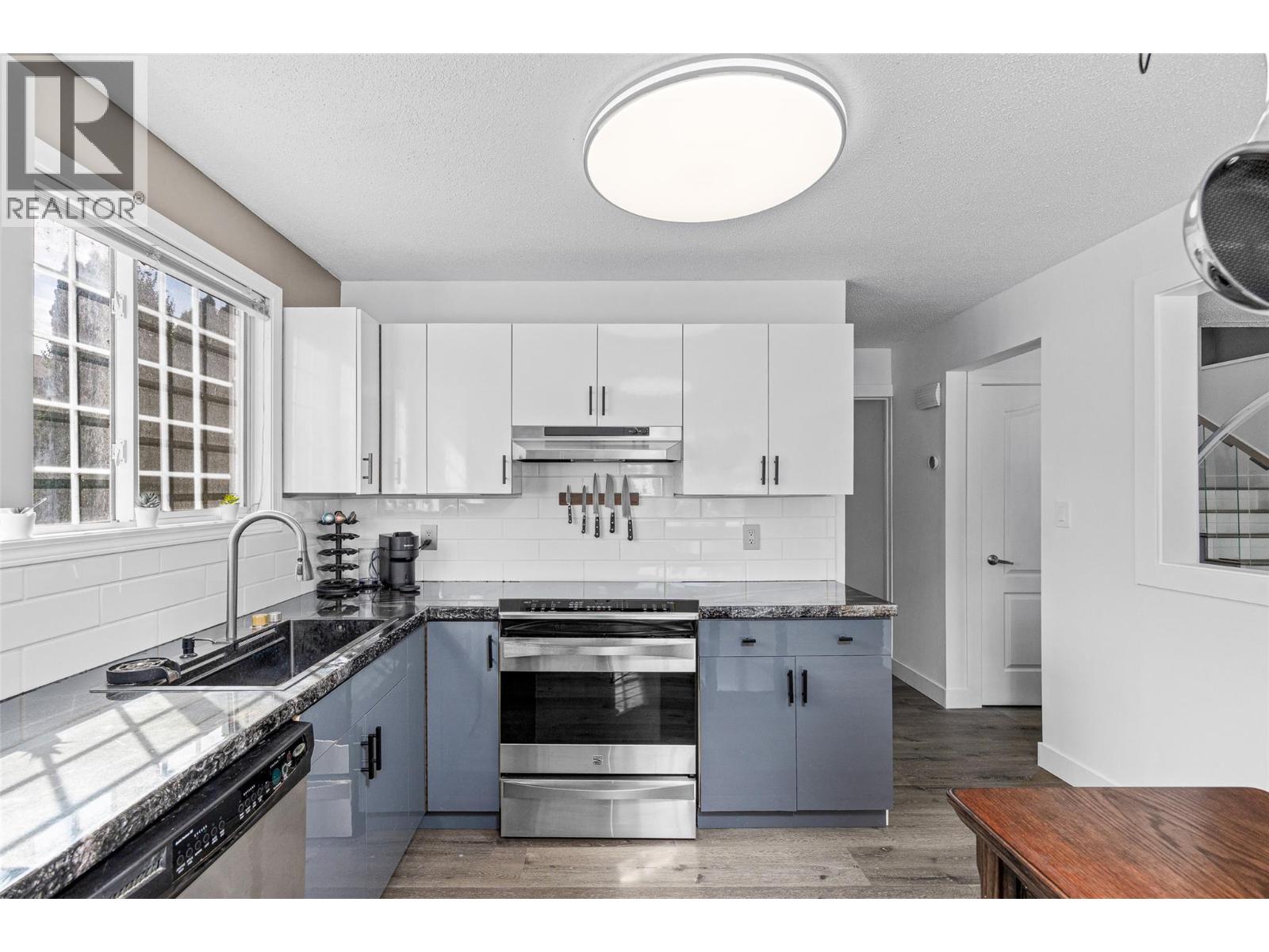 654 Armour Crescent, Kelowna, British Columbia  V1W 1A5 - Photo 4 - 10398179