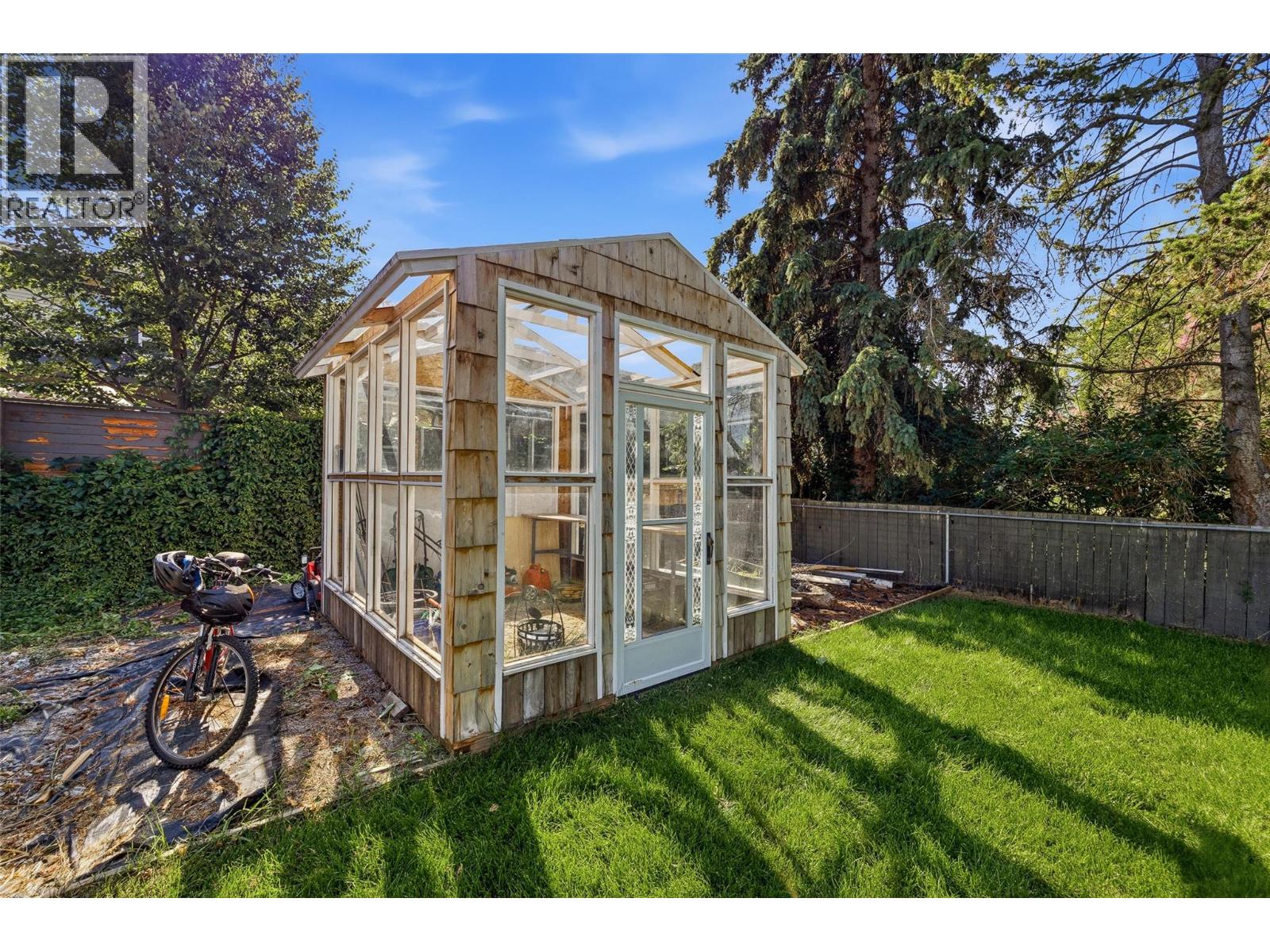 654 Armour Crescent, Kelowna, British Columbia  V1W 1A5 - Photo 46 - 10398179