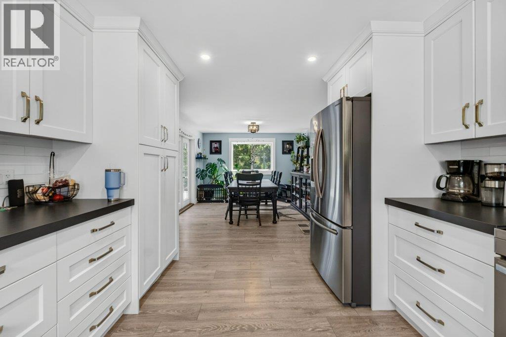 411 Christison Road Sw, Salmon Arm, British Columbia  V1E 3B4 - Photo 11 - 10397652