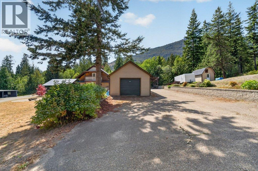 411 Christison Road Sw, Salmon Arm, British Columbia  V1E 3B4 - Photo 70 - 10397652