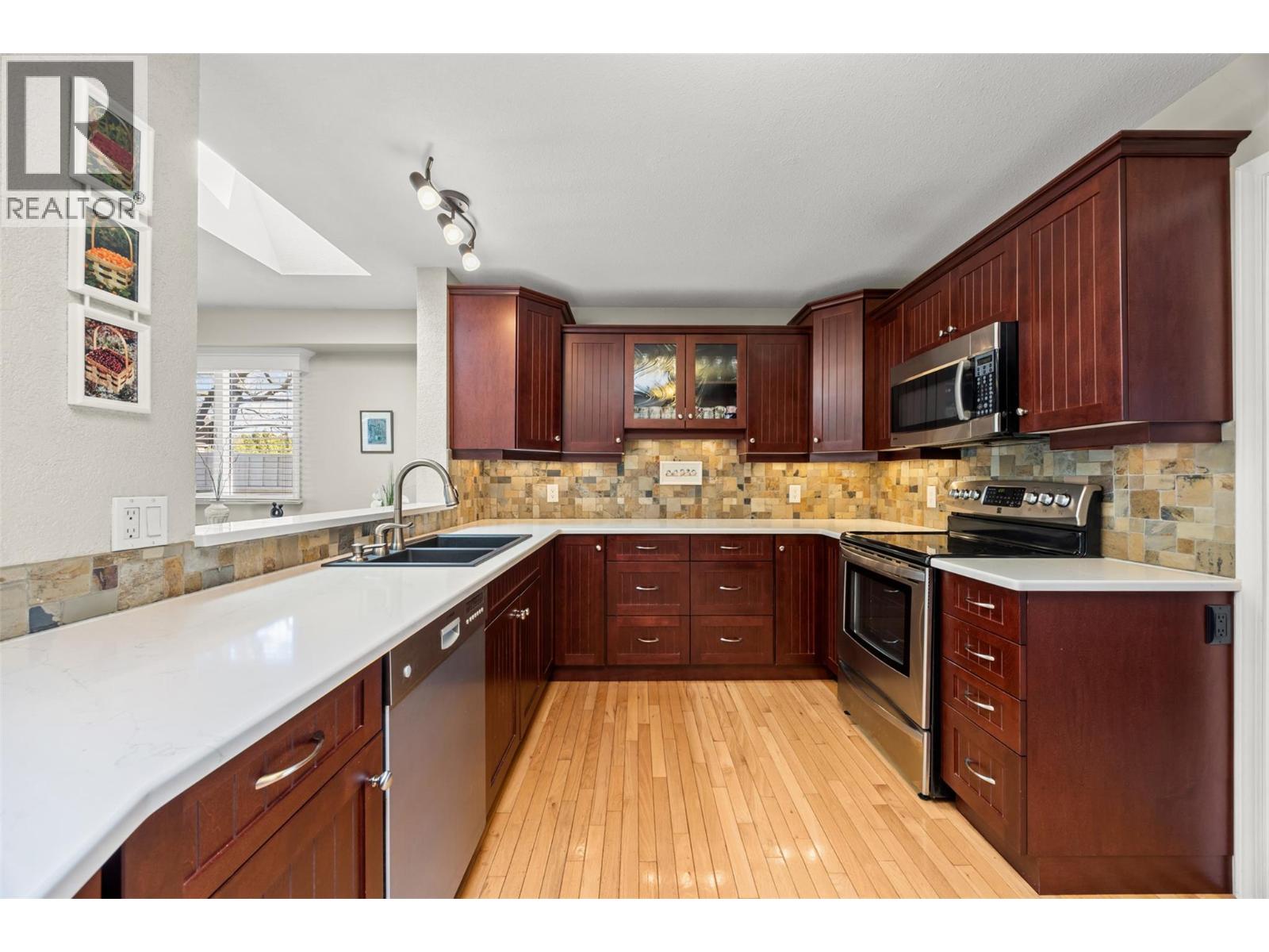 1384 Nelson Place, Kelowna, British Columbia  V1Y 9H4 - Photo 2 - 10398348