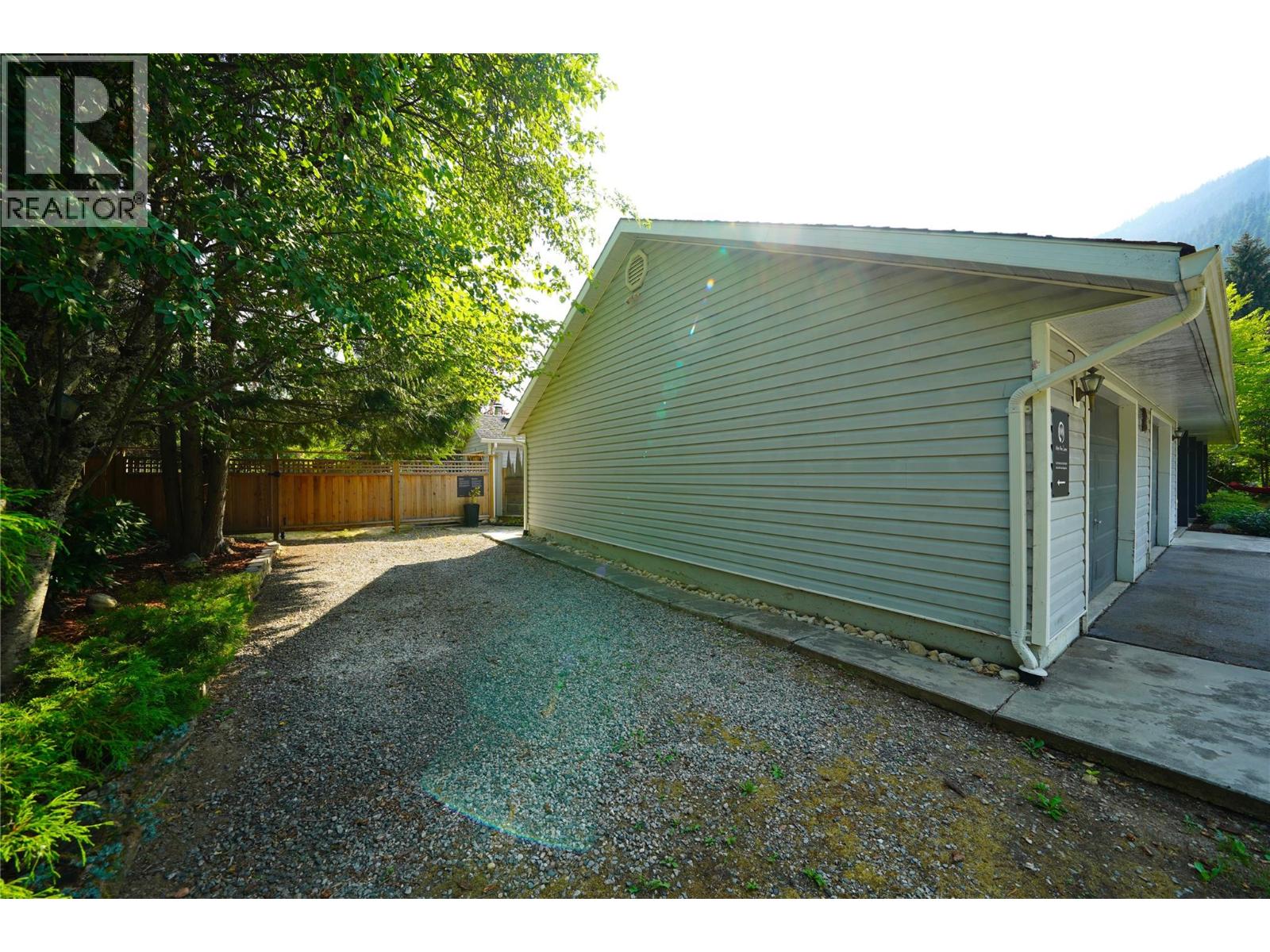 2774 Waite Road, Nelson, British Columbia  V1L 6K9 - Photo 59 - 10398108