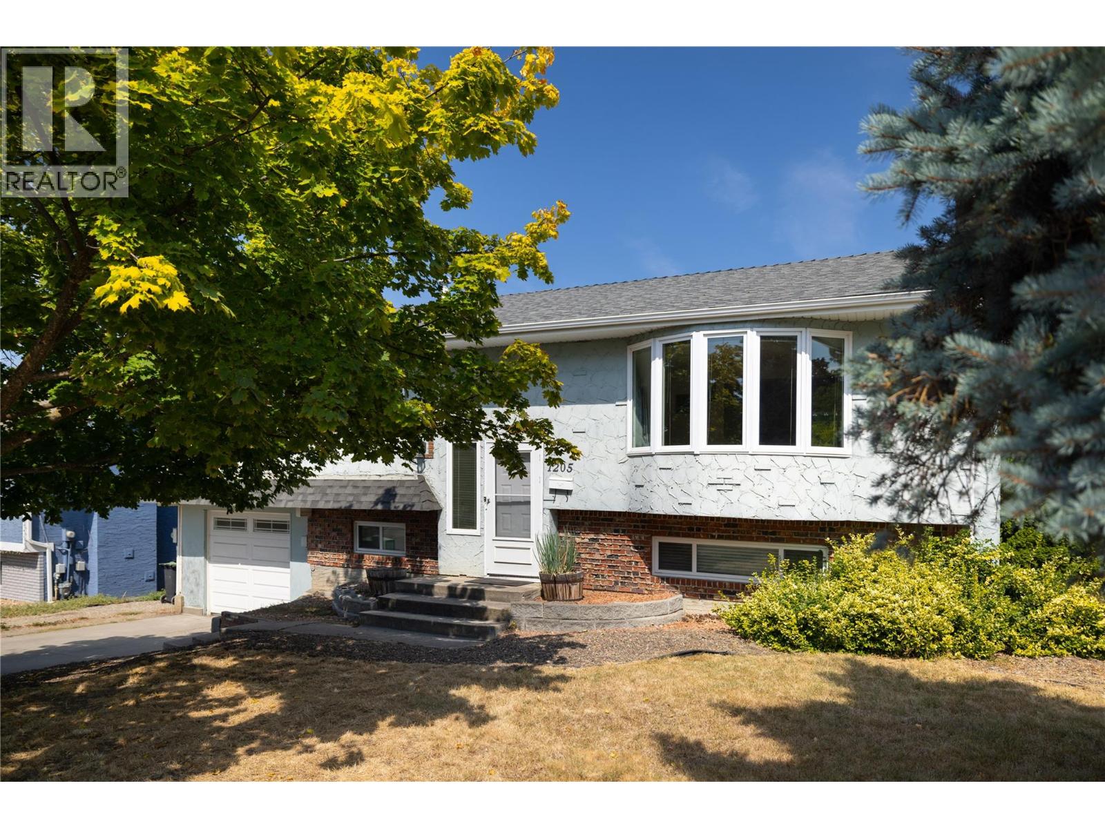 1205 43 Avenue, Vernon, British Columbia  V1T 8J9 - Photo 2 - 10398249