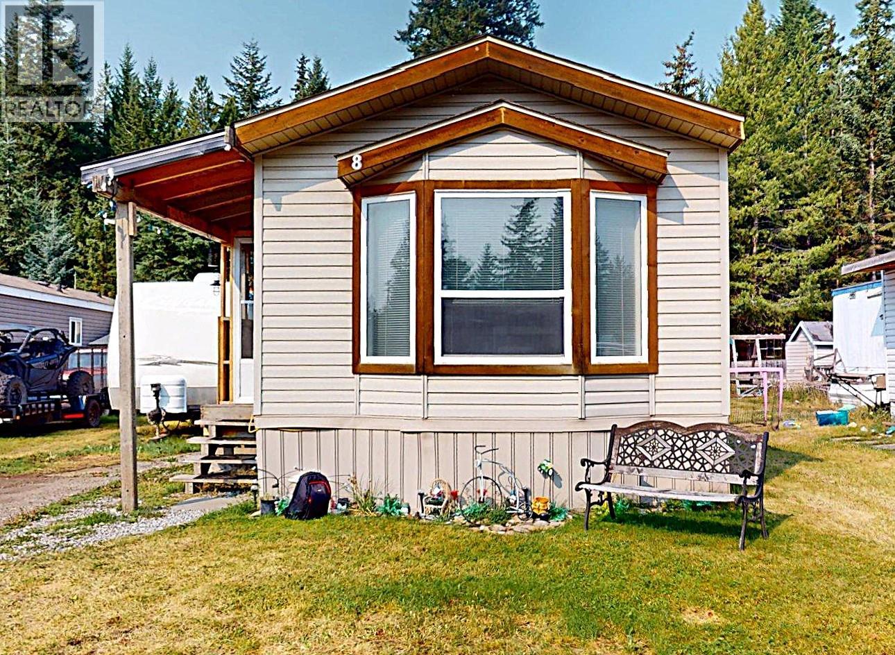 8 Carling Place, Elkford, British Columbia  V0B 1H0 - Photo 1 - 10398421