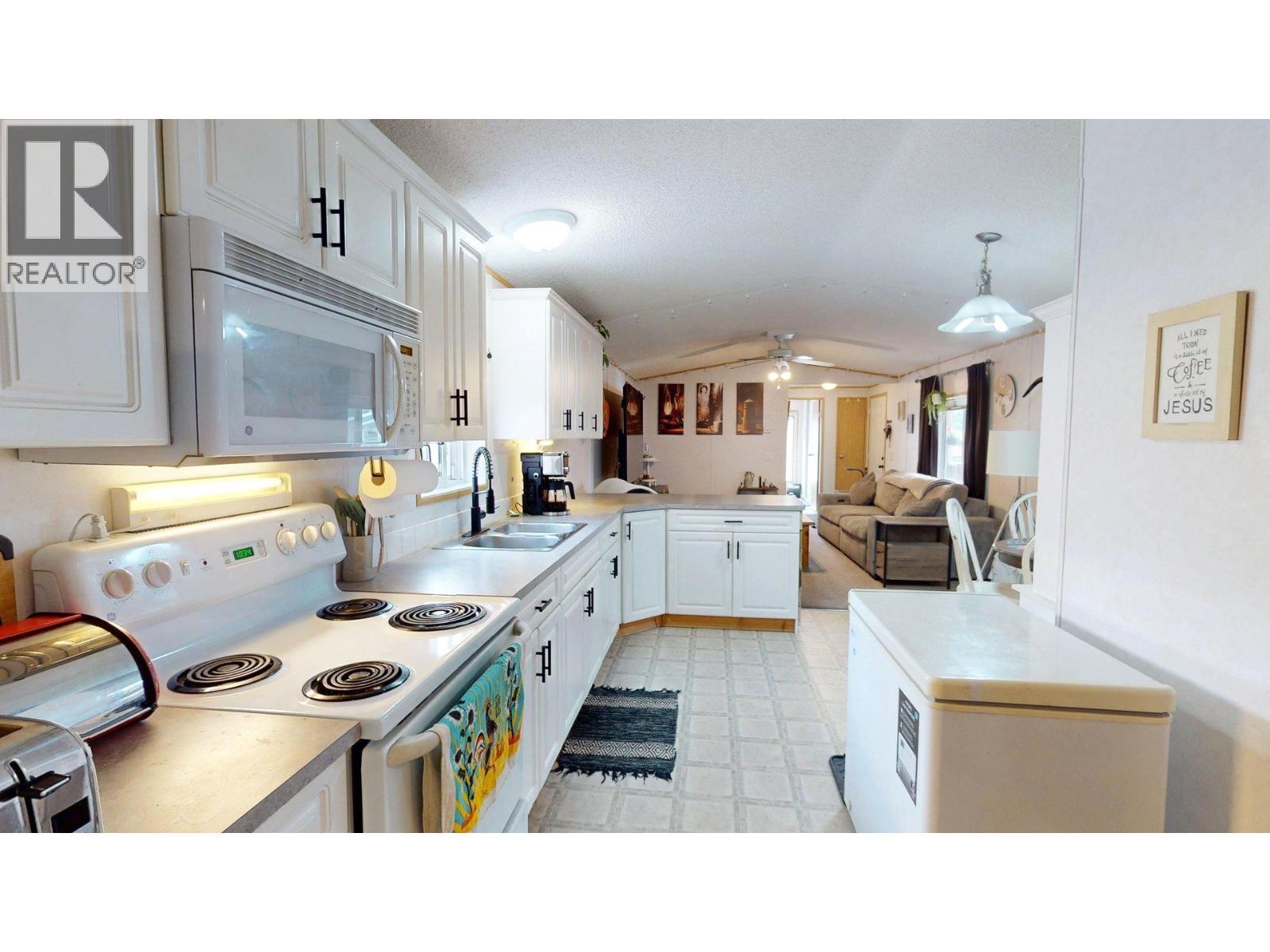 8 Carling Place, Elkford, British Columbia  V0B 1H0 - Photo 14 - 10398421