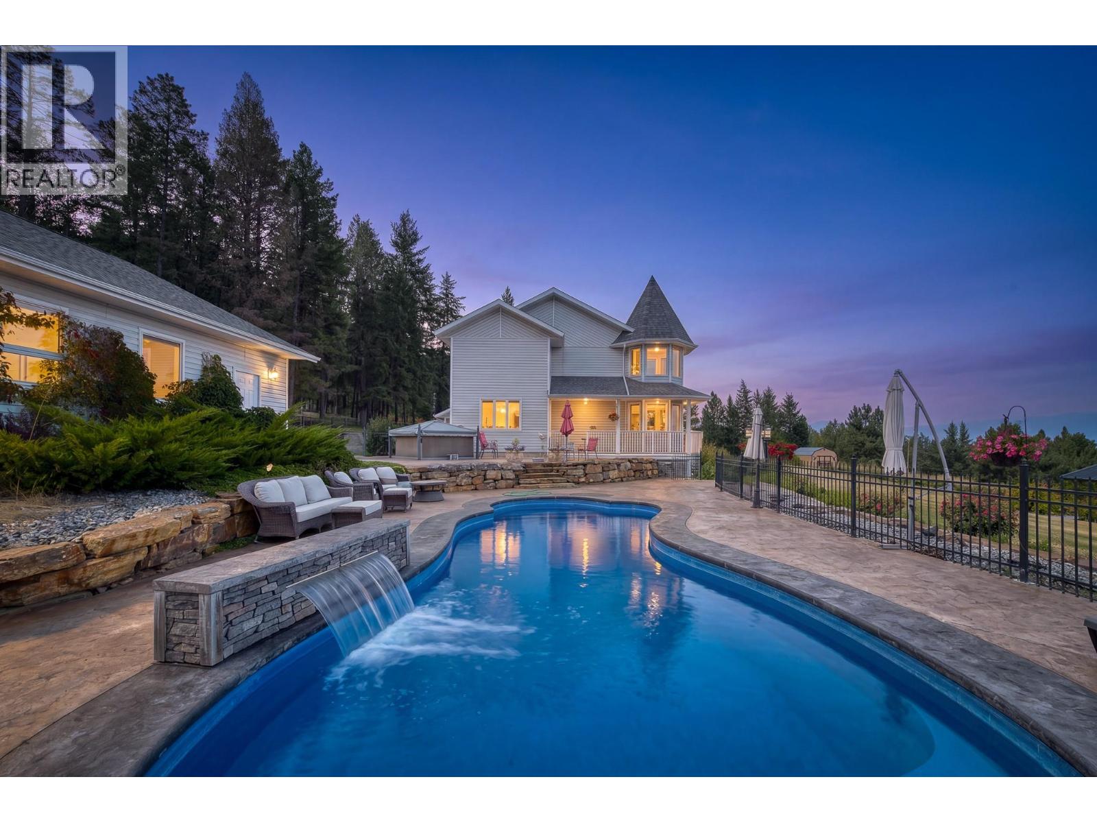 709 Weeks Road, Cranbrook, British Columbia  V1C 6W6 - Photo 3 - 10397611