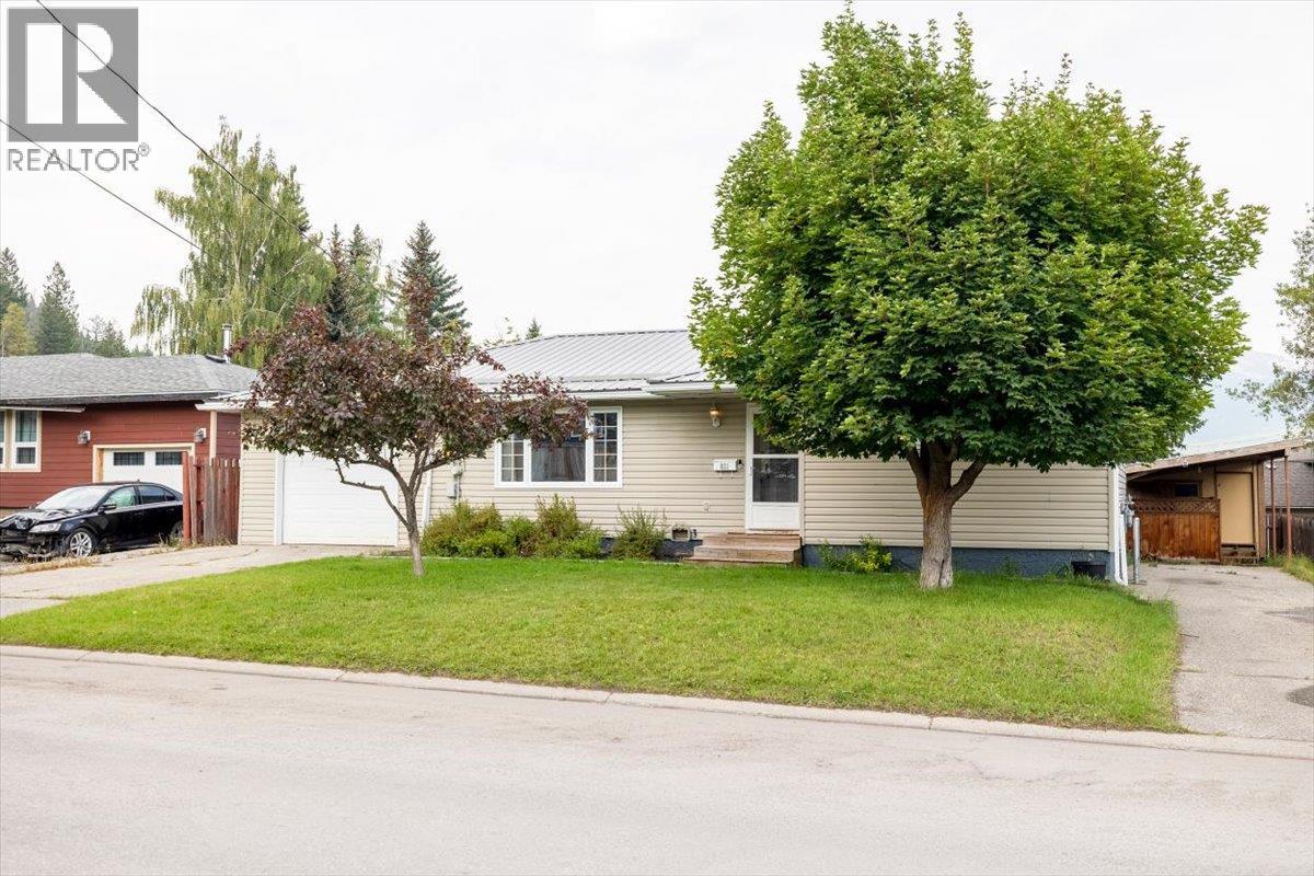 831 Michel Road, Elkford, British Columbia  V0B 1H0 - Photo 1 - 10397372
