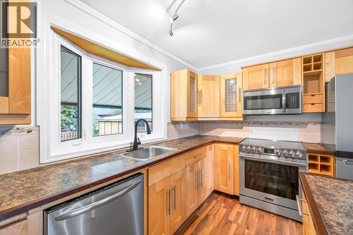831 Michel Road, Elkford, British Columbia  V0B 1H0 - Photo 17 - 10397372