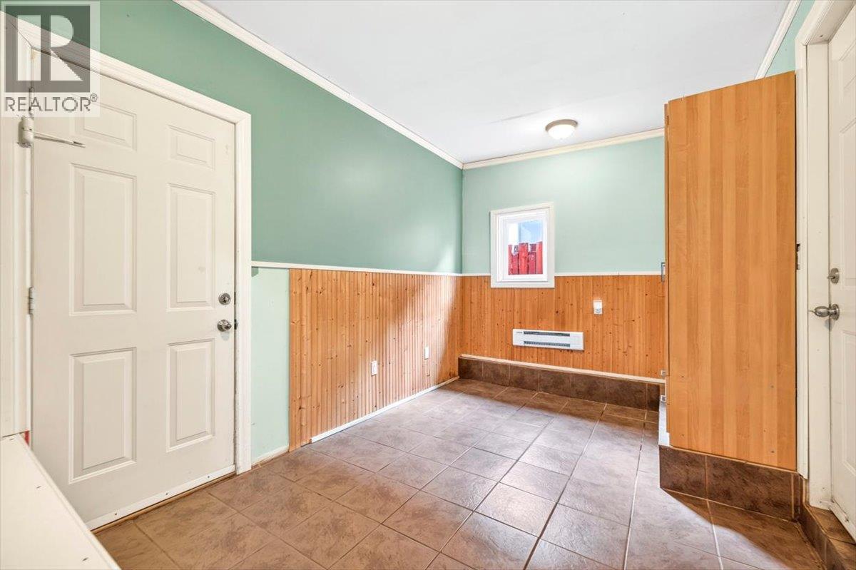 831 Michel Road, Elkford, British Columbia  V0B 1H0 - Photo 29 - 10397372