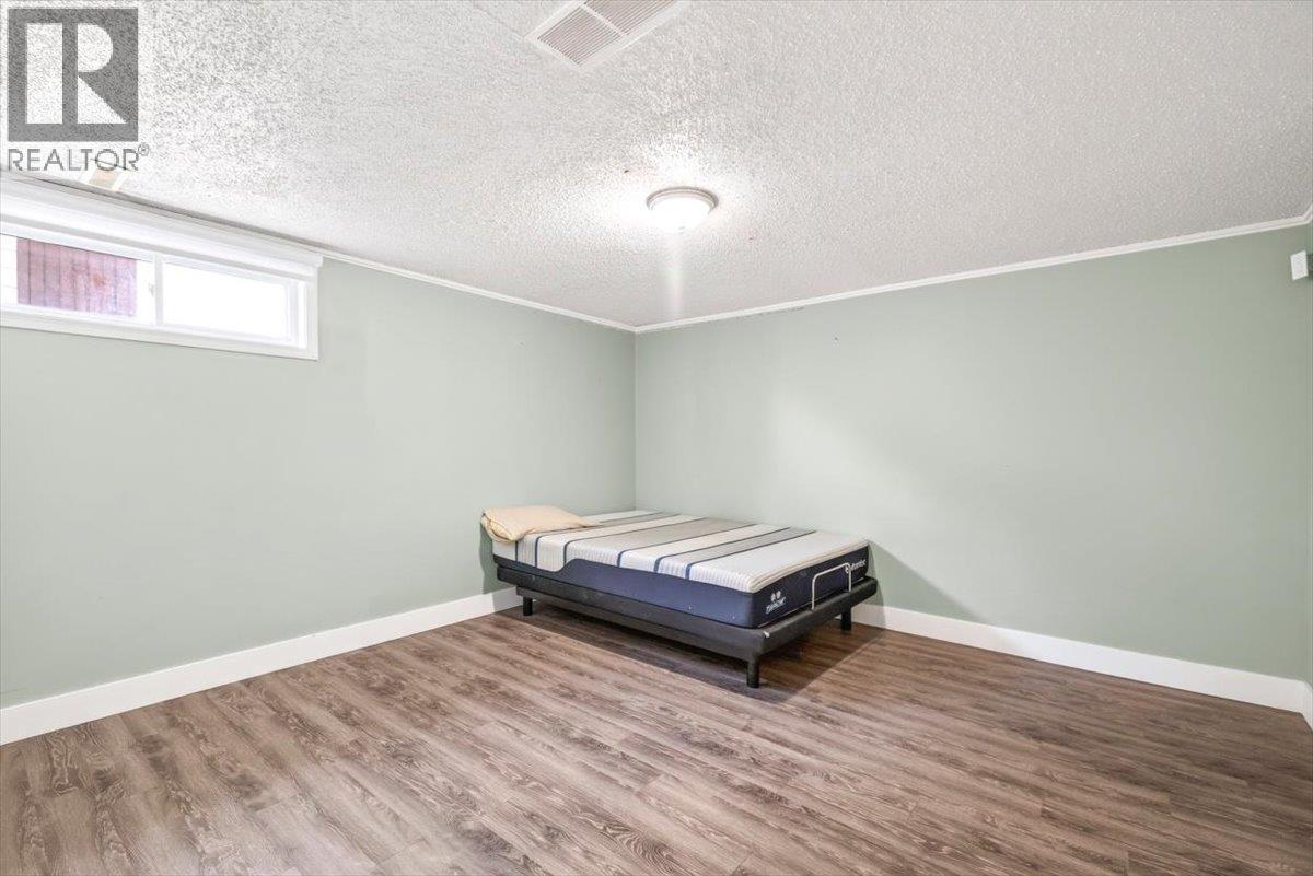 831 Michel Road, Elkford, British Columbia  V0B 1H0 - Photo 38 - 10397372