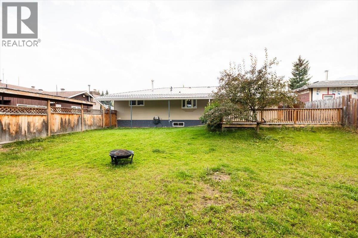 831 Michel Road, Elkford, British Columbia  V0B 1H0 - Photo 47 - 10397372