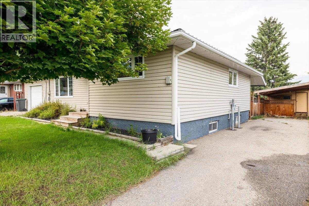 831 Michel Road, Elkford, British Columbia  V0B 1H0 - Photo 5 - 10397372
