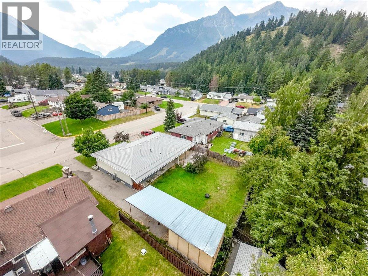 831 Michel Road, Elkford, British Columbia  V0B 1H0 - Photo 52 - 10397372