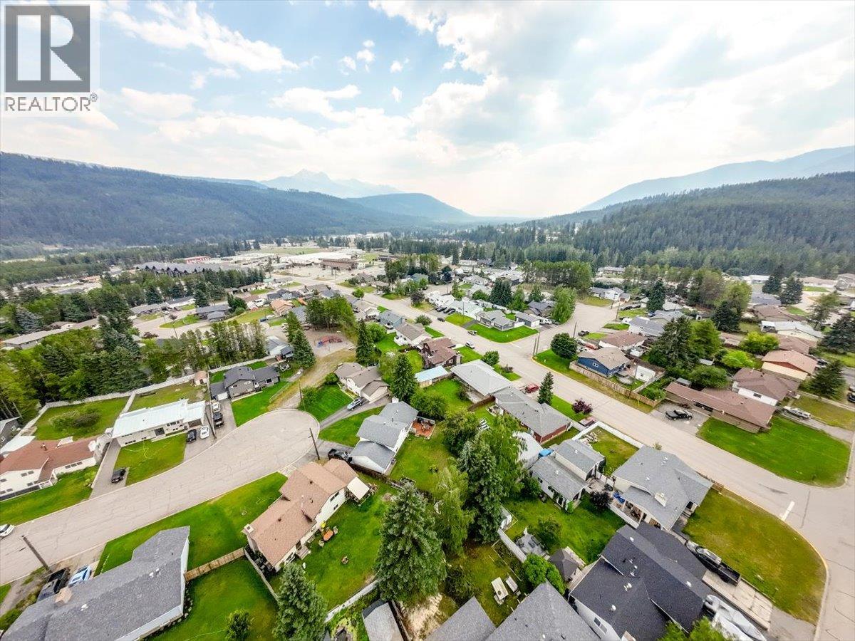 831 Michel Road, Elkford, British Columbia  V0B 1H0 - Photo 58 - 10397372