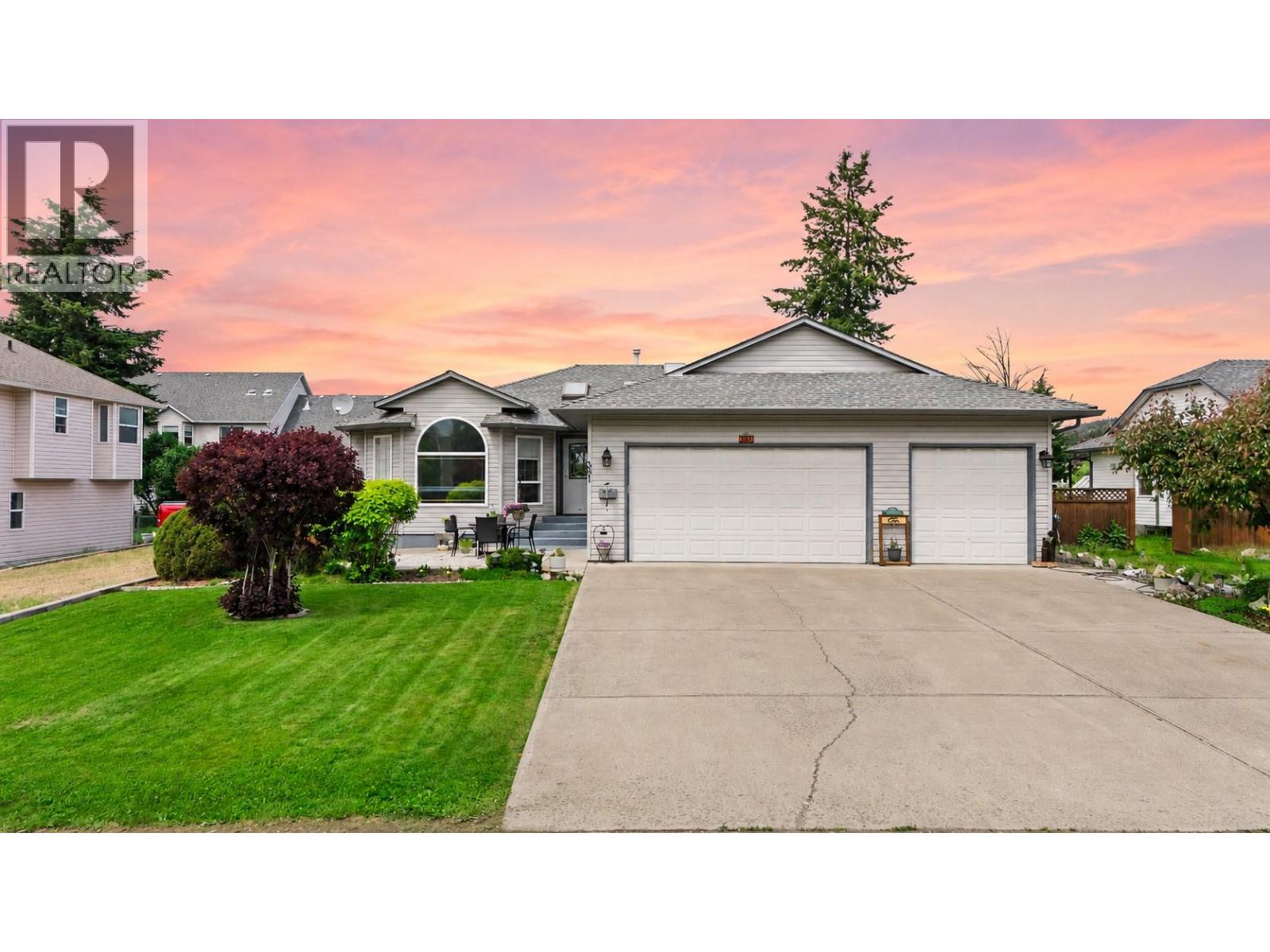 381 Robin Drive, Barriere, British Columbia  V0E 1E0 - Photo 2 - 10398433