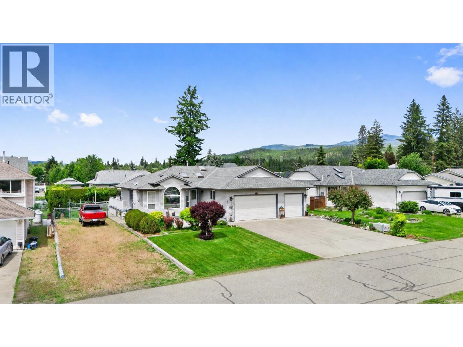 381 Robin Drive, Barriere, British Columbia  V0E 1E0 - Photo 3 - 10398433