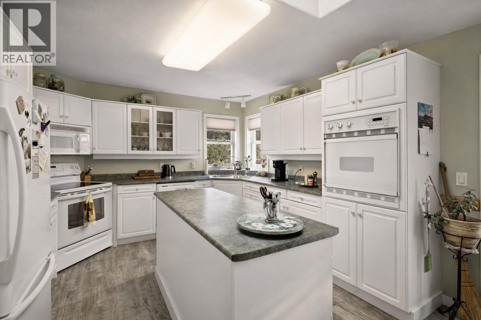 381 Robin Drive, Barriere, British Columbia  V0E 1E0 - Photo 8 - 10398433