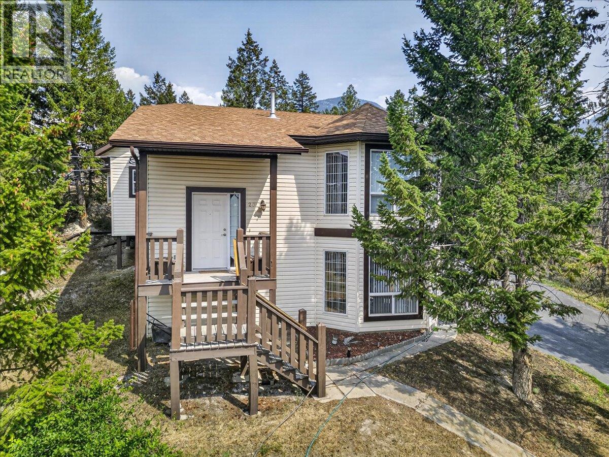 20b Wolf Crescent, Windermere, British Columbia  V0A 1K2 - Photo 1 - 10398446