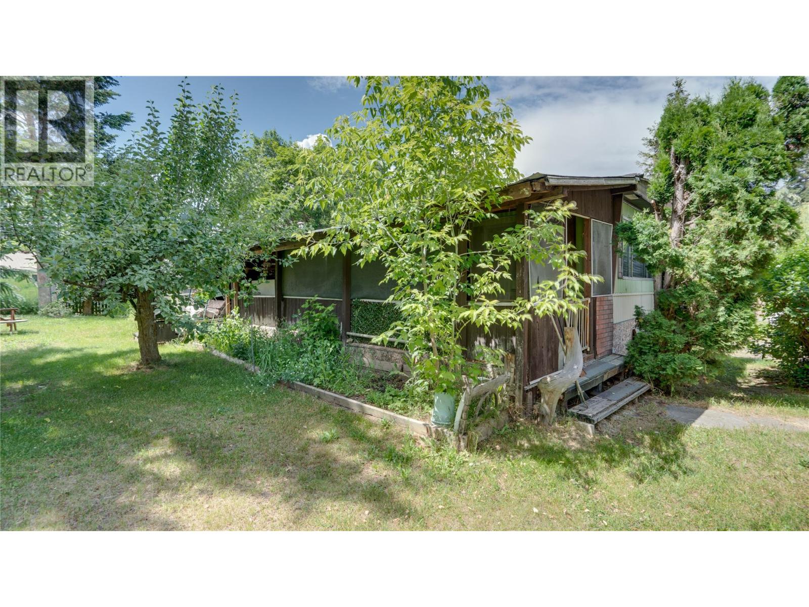 686 Powell Road, Lumby, British Columbia  V0E 2G7 - Photo 2 - 10392209