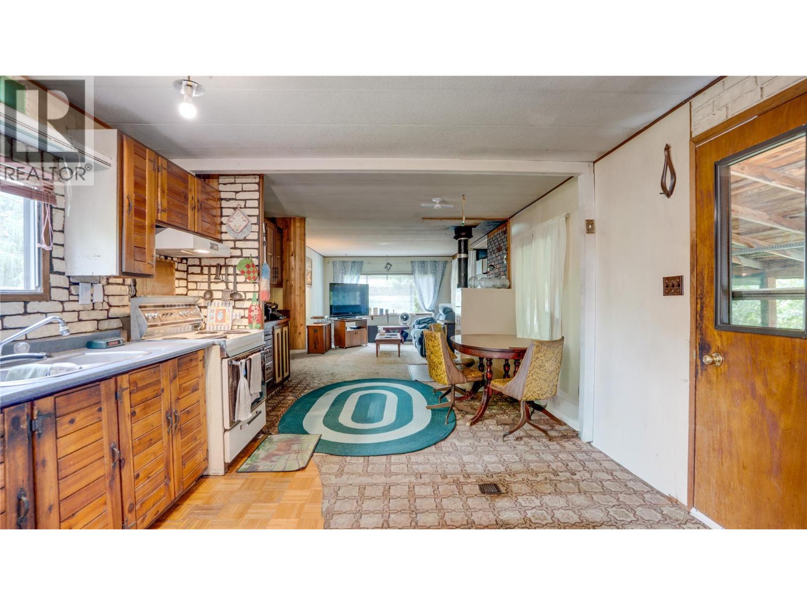 686 Powell Road, Lumby, British Columbia  V0E 2G7 - Photo 5 - 10392209