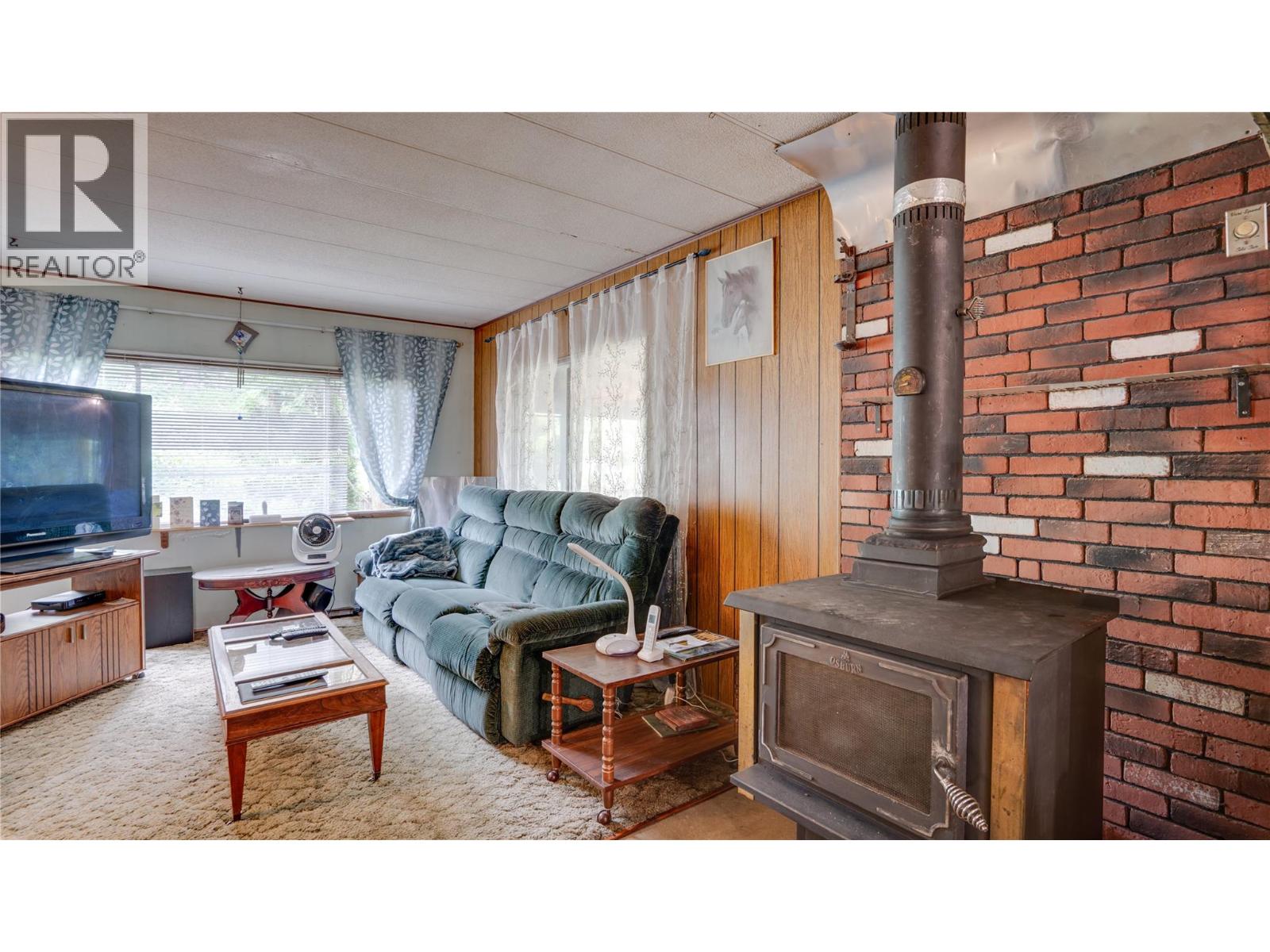 686 Powell Road, Lumby, British Columbia  V0E 2G7 - Photo 8 - 10392209