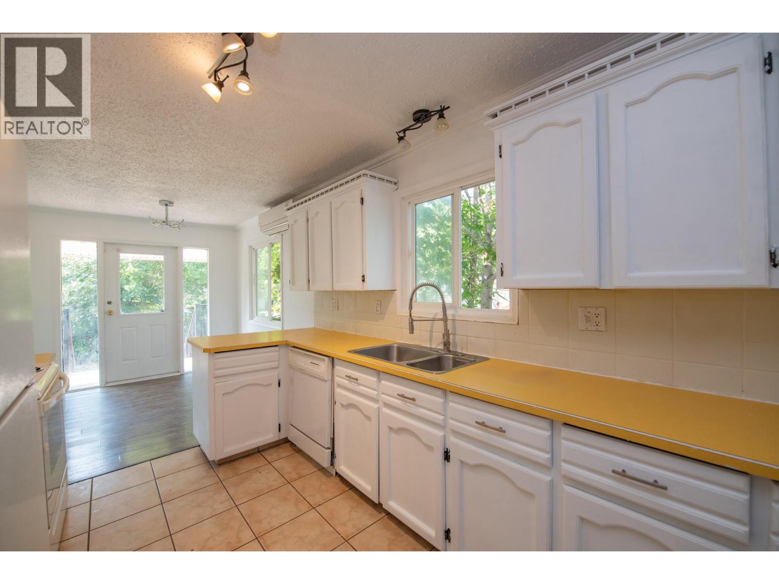 718 Russell Avenue, Enderby, British Columbia  V0E 1V0 - Photo 17 - 10398405