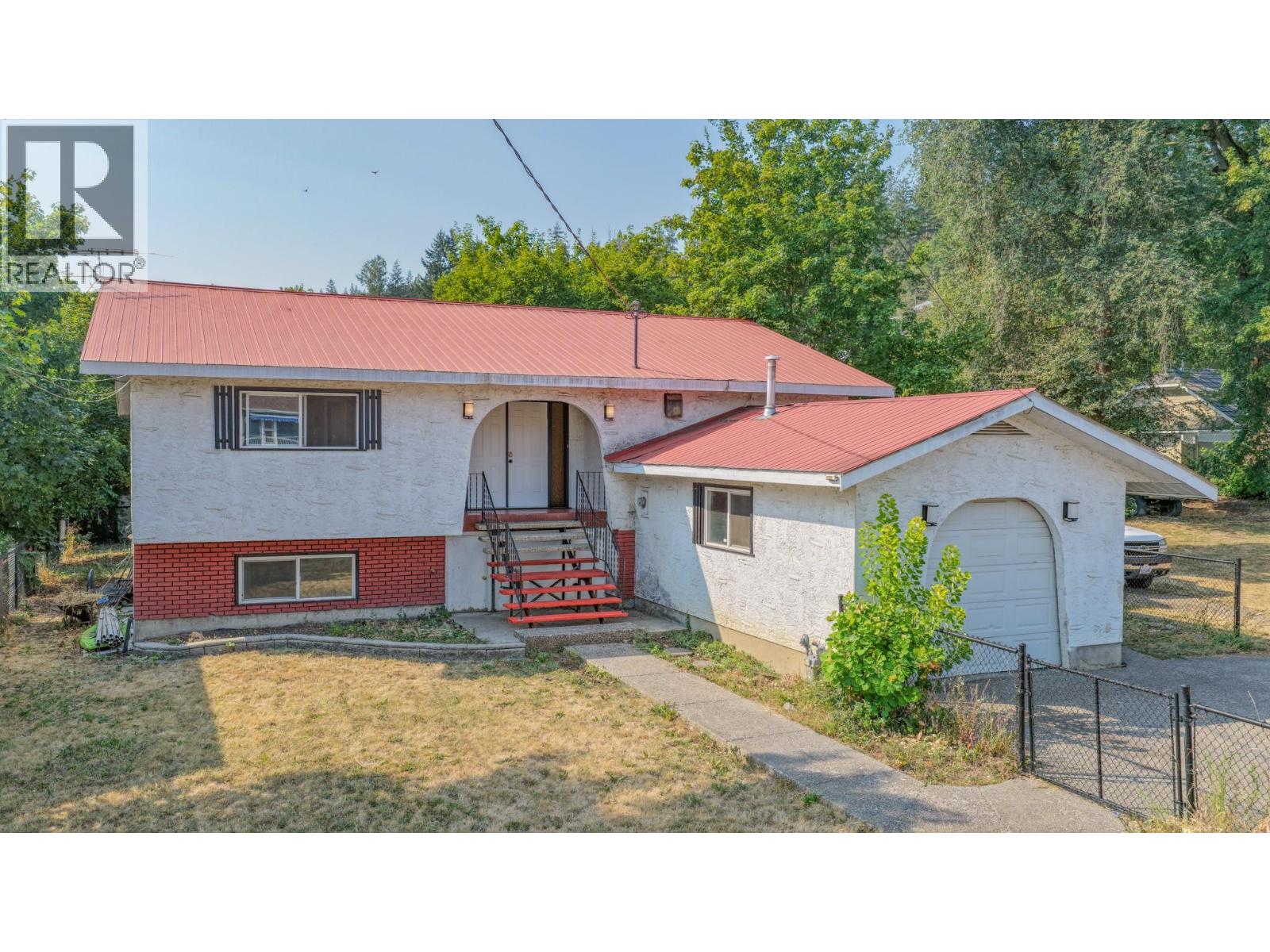 718 Russell Avenue, Enderby, British Columbia  V0E 1V0 - Photo 2 - 10398405