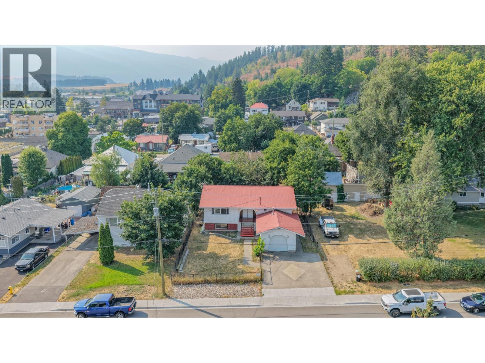 718 Russell Avenue, Enderby, British Columbia  V0E 1V0 - Photo 4 - 10398405