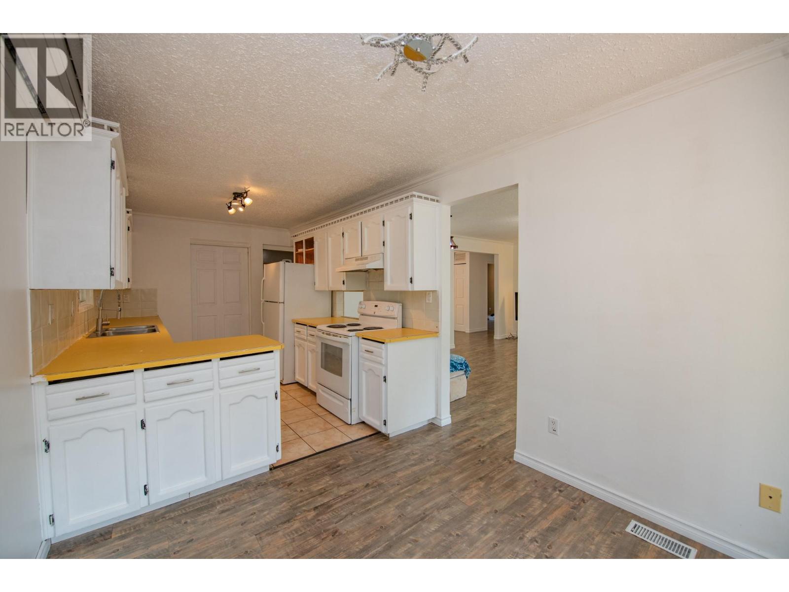 718 Russell Avenue, Enderby, British Columbia  V0E 1V0 - Photo 8 - 10398405