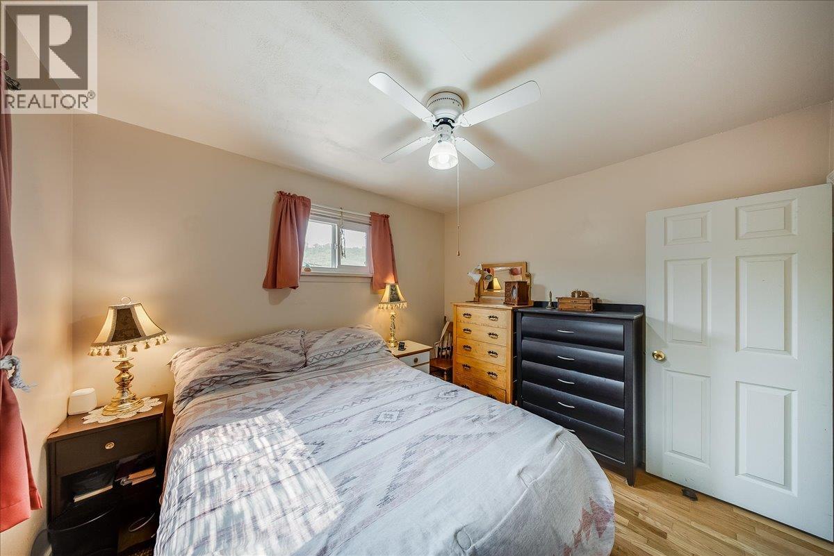 141 Colley Street, Warfield, British Columbia  V1R 2M3 - Photo 10 - 10398380