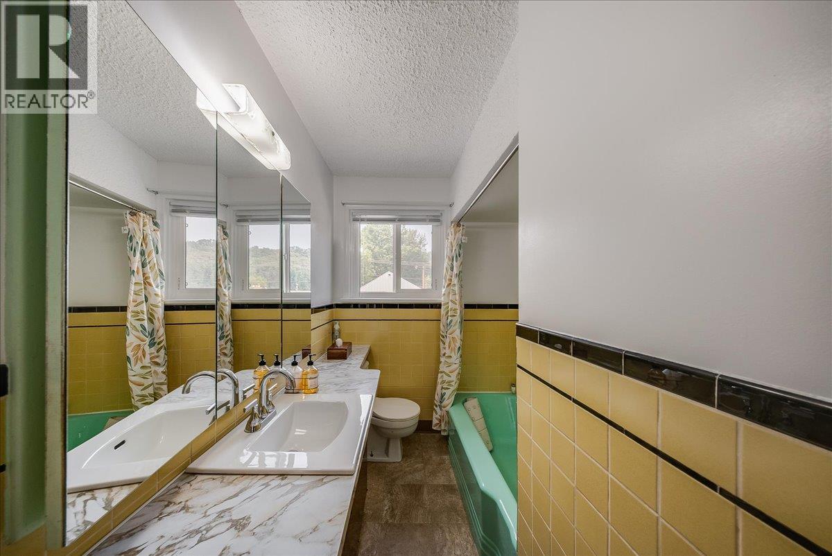 141 Colley Street, Warfield, British Columbia  V1R 2M3 - Photo 11 - 10398380