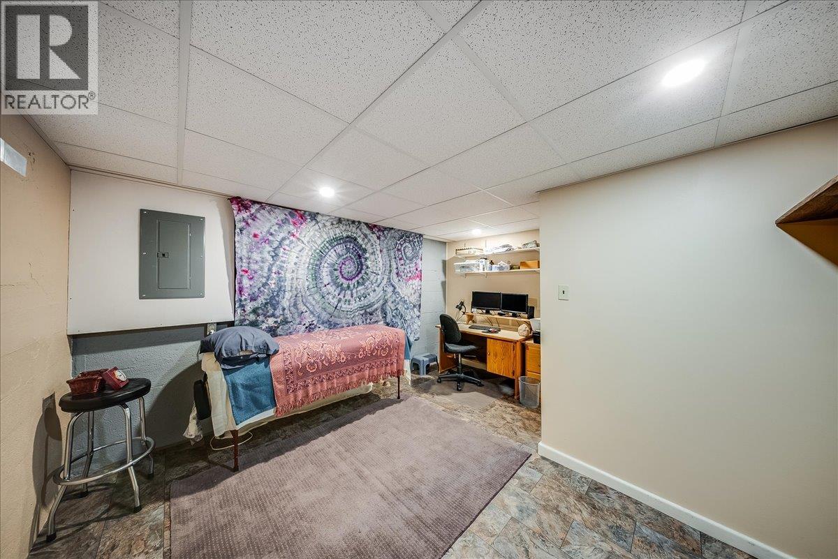 141 Colley Street, Warfield, British Columbia  V1R 2M3 - Photo 19 - 10398380