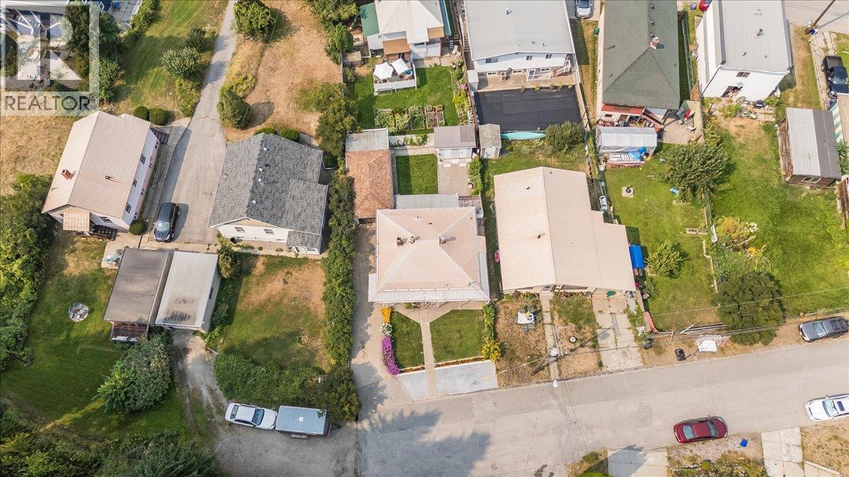 141 Colley Street, Warfield, British Columbia  V1R 2M3 - Photo 32 - 10398380