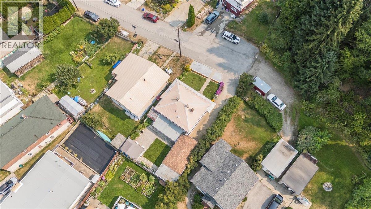 141 Colley Street, Warfield, British Columbia  V1R 2M3 - Photo 35 - 10398380