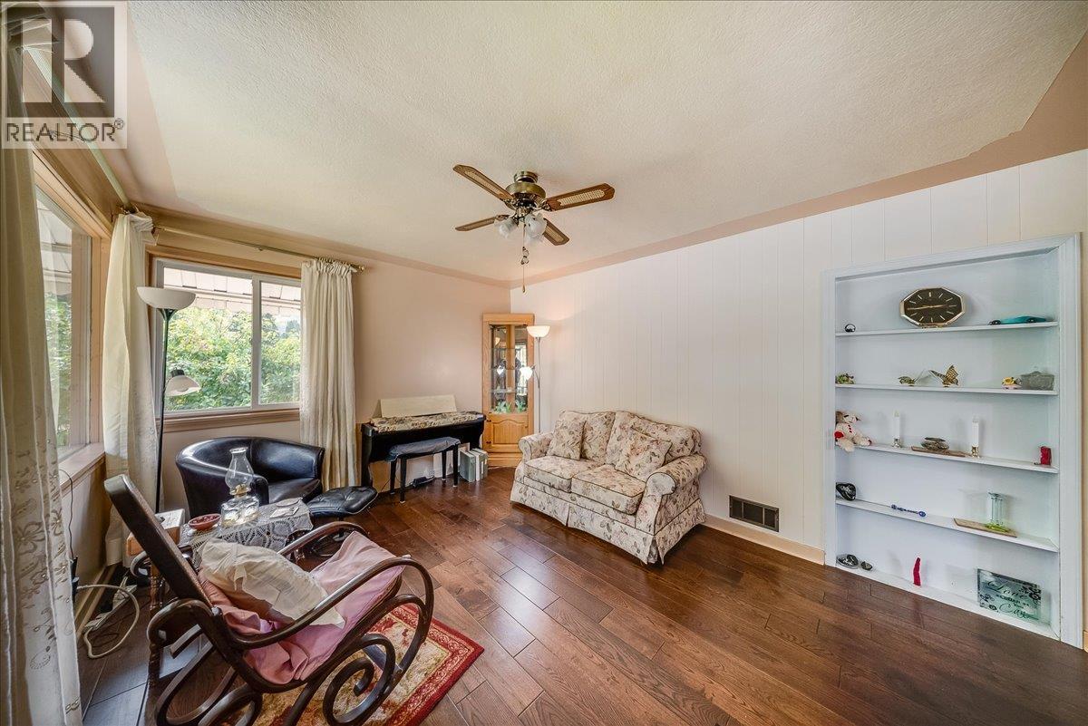 141 Colley Street, Warfield, British Columbia  V1R 2M3 - Photo 7 - 10398380