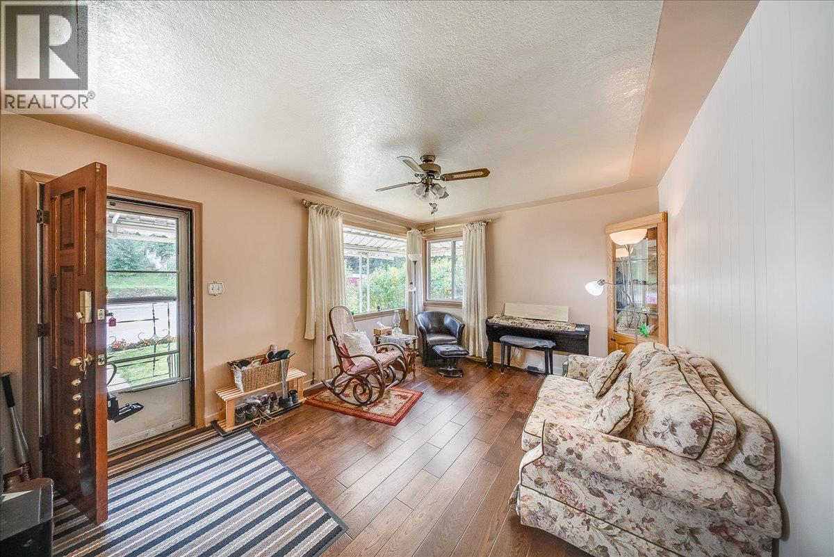 141 Colley Street, Warfield, British Columbia  V1R 2M3 - Photo 8 - 10398380