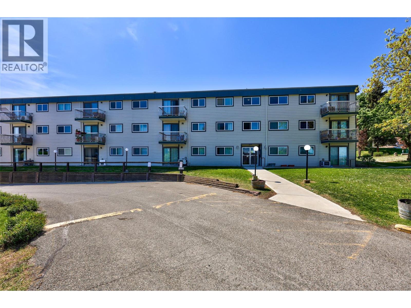 1595 Summit Drive Unit# 18, Kamloops, British Columbia  V2E 1E9 - Photo 1 - 10398472