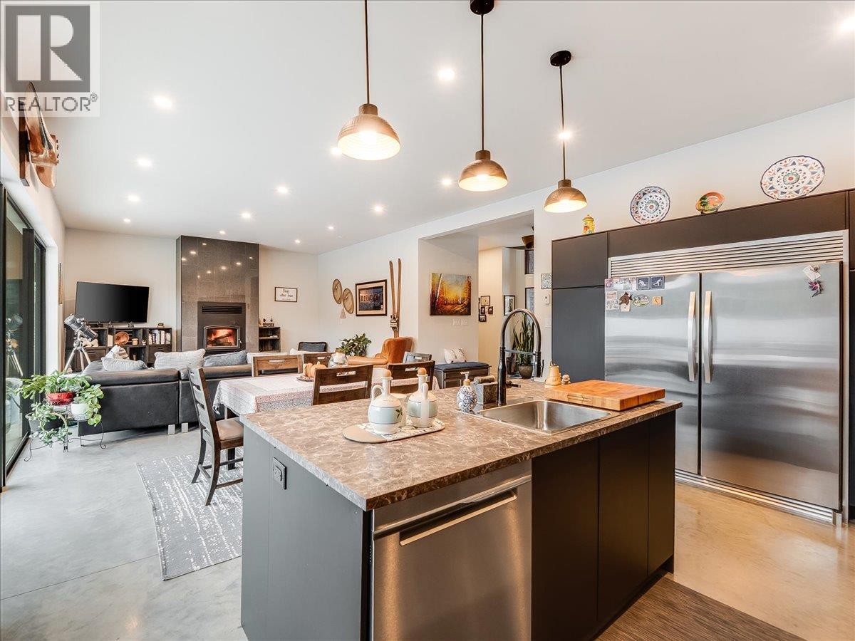 941 Redstone Drive, Rossland, British Columbia  V0G 1Y0 - Photo 10 - 10398000