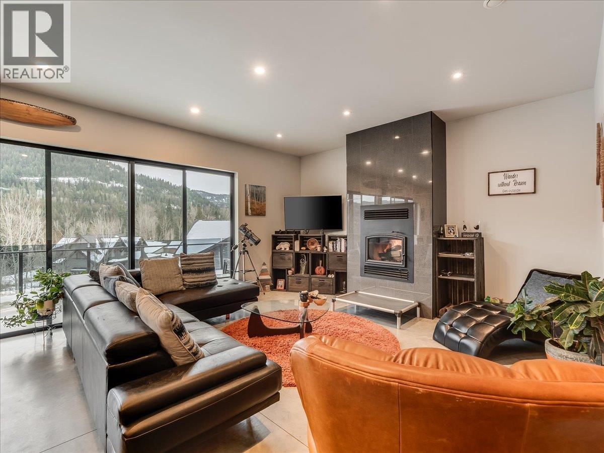 941 Redstone Drive, Rossland, British Columbia  V0G 1Y0 - Photo 15 - 10398000