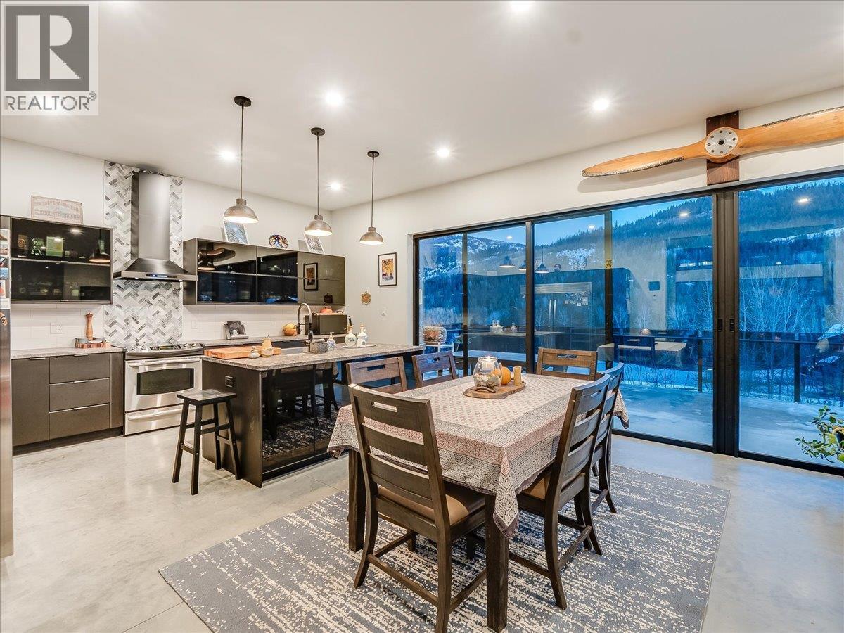 941 Redstone Drive, Rossland, British Columbia  V0G 1Y0 - Photo 9 - 10398000