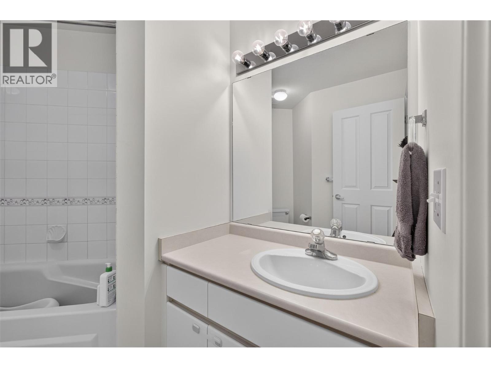 2350 Stillingfleet Road Unit# 205, Kelowna, British Columbia  V1W 3X9 - Photo 17 - 10397823