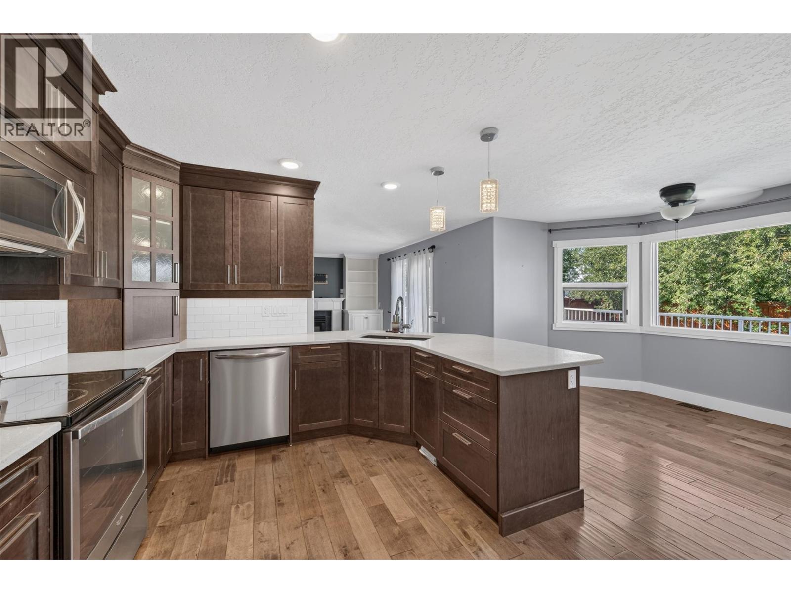 10717 Cottonwood Crescent, Dawson Creek, British Columbia  V1G 4E4 - Photo 3 - 10398498