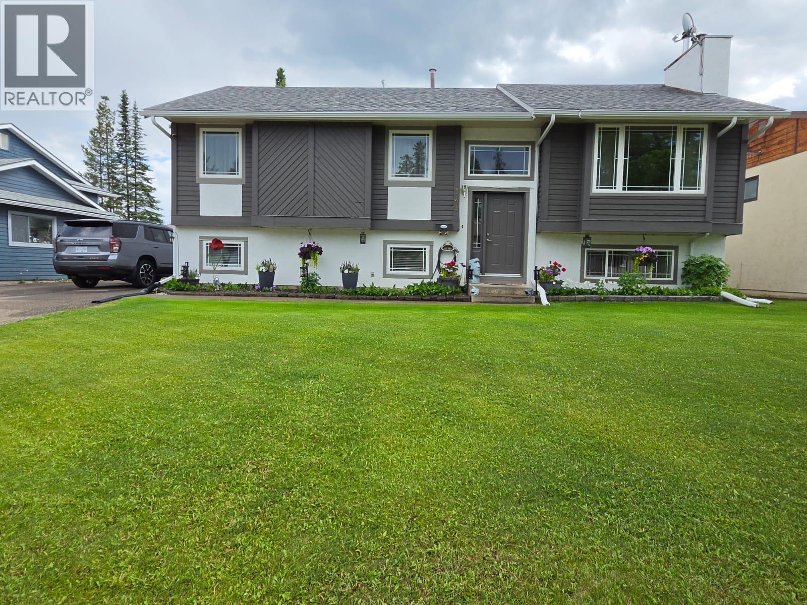 144 Chamberlain Crescent, Tumbler Ridge, British Columbia  V0C 2W0 - Photo 1 - 10398353